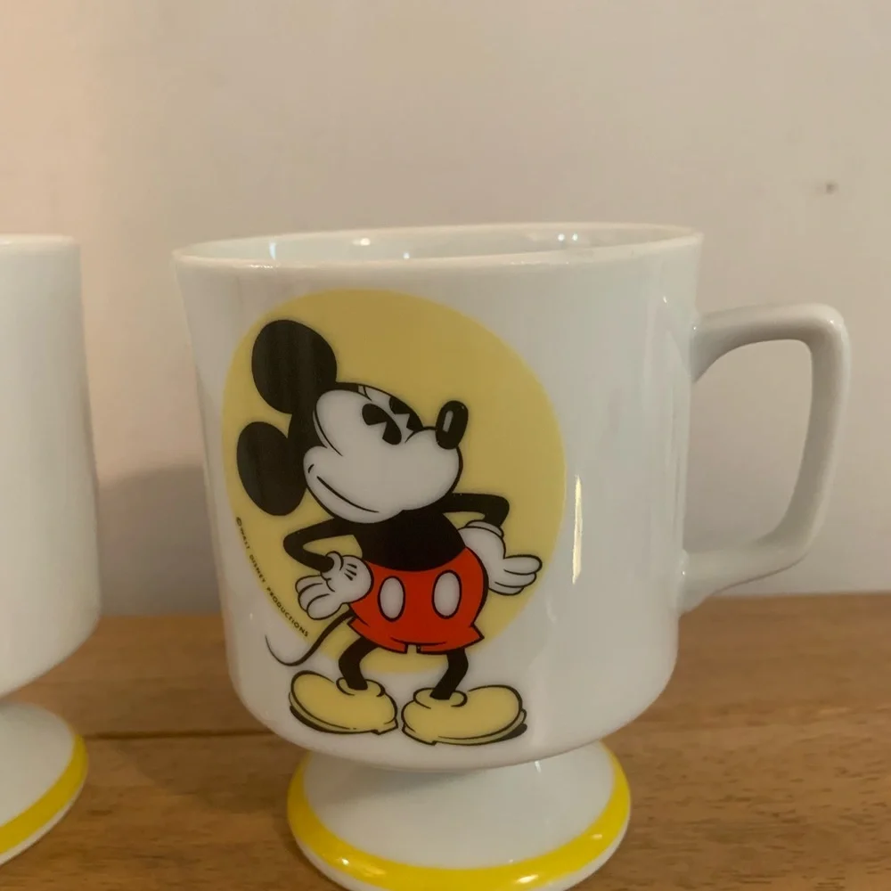 DISNEY PRODUCTIONS Mickey Mouse 12 oz Ceramic Pedestal Footed Tea Coffee…